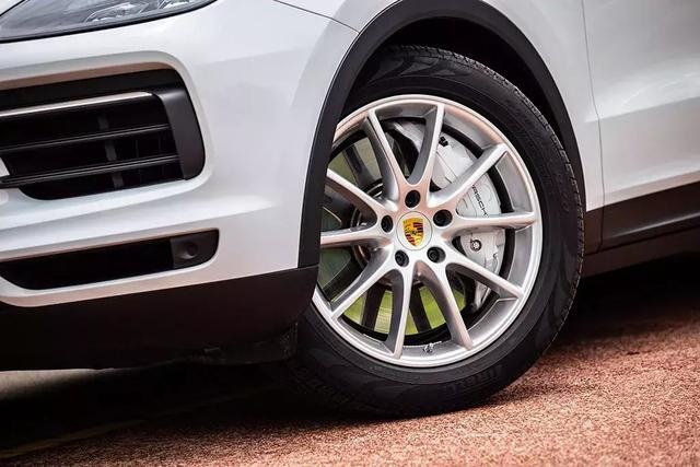 或许只有它才能诠释什么叫运动SUV，试驾保时捷Cayenne S