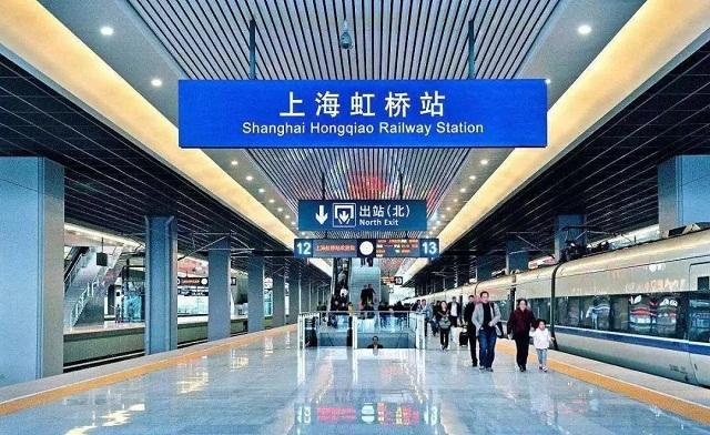 上海虹桥站停车场的费用一天是多少，上海虹桥站省钱停车诀窍来了