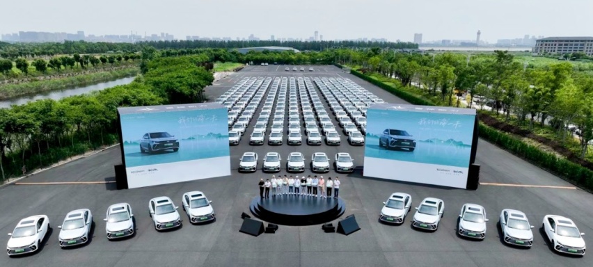 亏电油耗3.8L 、加速6.9秒的帝豪L雷神Hi·X开始交付了