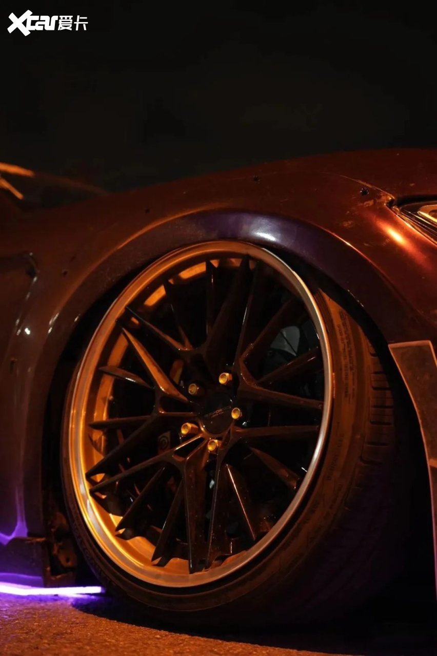 受父亲影响打造宽体福特Mustang，底盘灯让我成为
