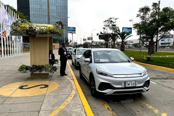 焦点时刻：元PLUS成APEC官方用车，比亚迪“把绿色梦想带向全球”