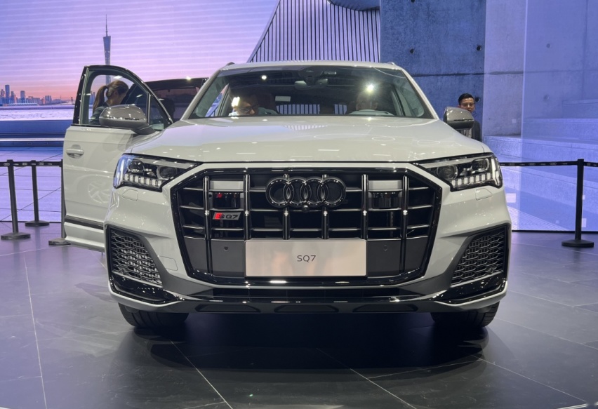 2023广州车展丨限量300台 全新奥迪SQ7暗夜骑士版预售价117万