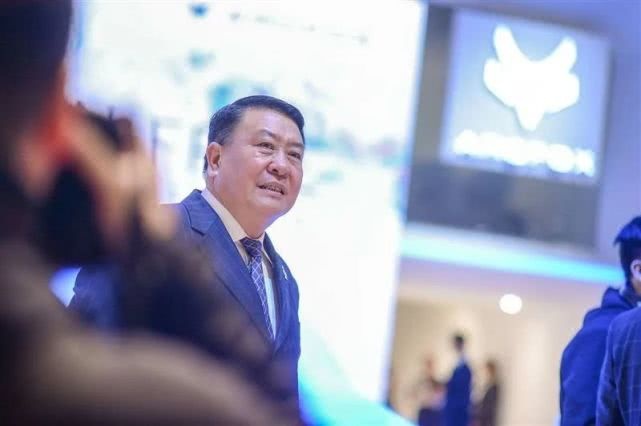 北汽自主最后的微光，ARCFOX高端化能否让徐和谊功成身退？