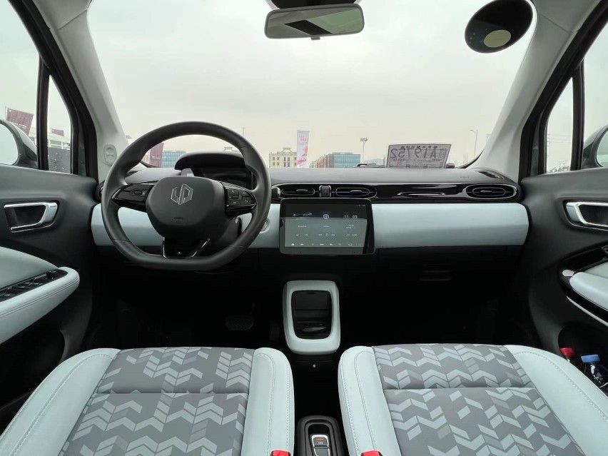 带着问题去试驾：让十万以内纯电小车“更好开”，零跑T03凭什么？
