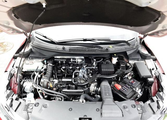 年轻人入手10万级家用车，这3款日系家轿最省油好开