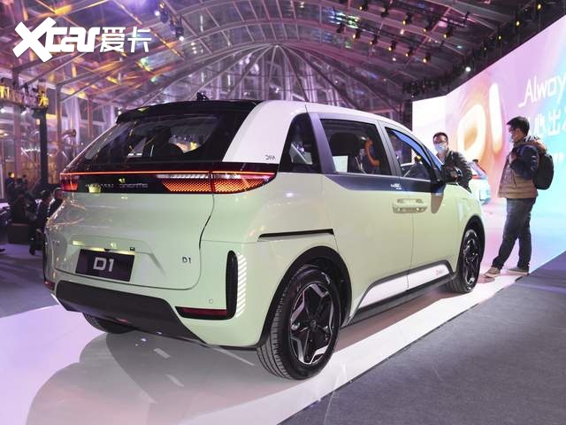 比亚迪d1定位于紧凑型mpv,较短的车头和较低的离地间隙保证了车内空间