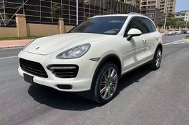 14款卡宴Turbo仅售13.8万，4.8T V8的强悍动力，可以3.