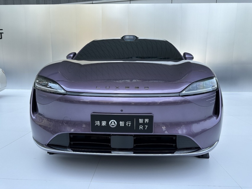 鸿蒙智行首款轿跑SUV 智界R7正式亮相