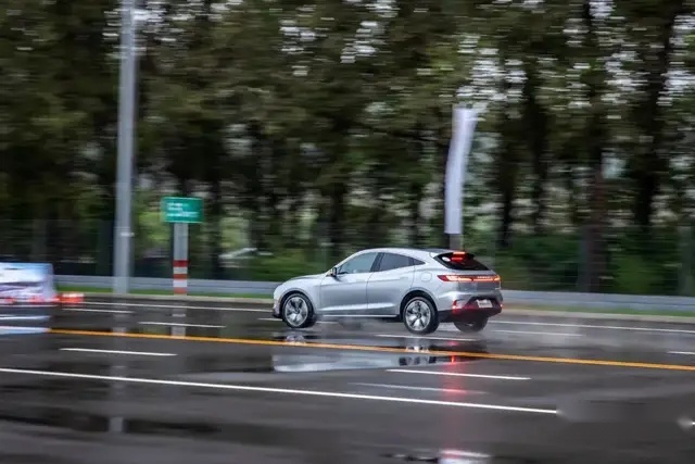 得到超跑的体验，仅需25万元？