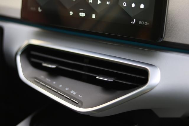 12.98万起的长续航纯电SUV 实拍性价比之星 几何C