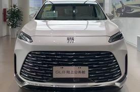 全新别克GL8陆上公务舱上市，你选燃油还是新能源？