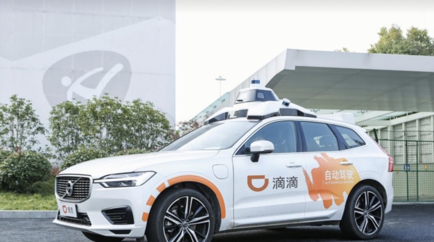 一个绿灯只过了两台车？萝卜快跑遭投诉，无人驾驶真的靠谱吗？