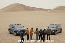 新款仰望U8交付了，车主在火山口喜提新车