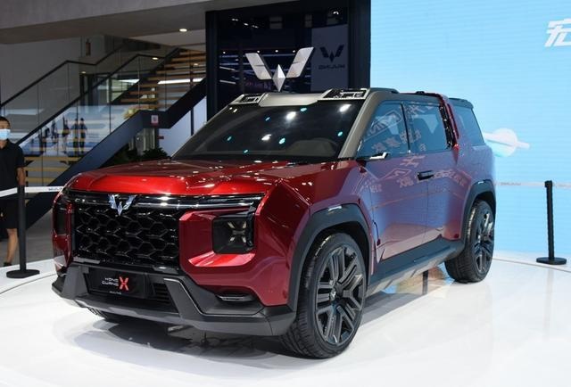 五菱再次打造国民神车，宏光侠气场强大，比哈弗大狗还要吸睛