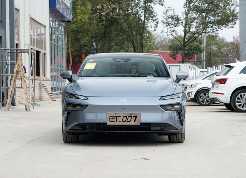 全新C01与启源A07、eπ007的对比：谁更适合年轻家庭？