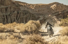 2027款川崎KLR650发布：比探险版便宜护杠反而更粗