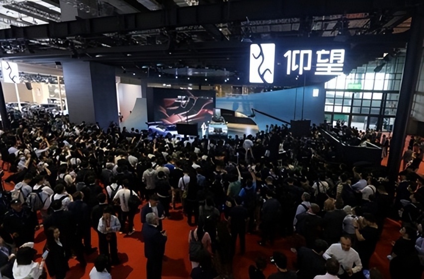 首款国产百万级新能源硬派SUV，仰望U8何以刺穿中国品牌天花板？