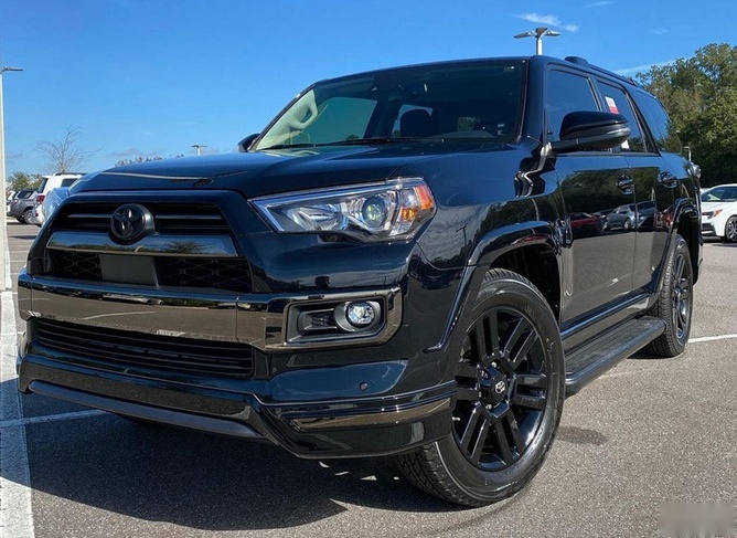定位中大型SUV 丰田4Runner车型实拍图来袭