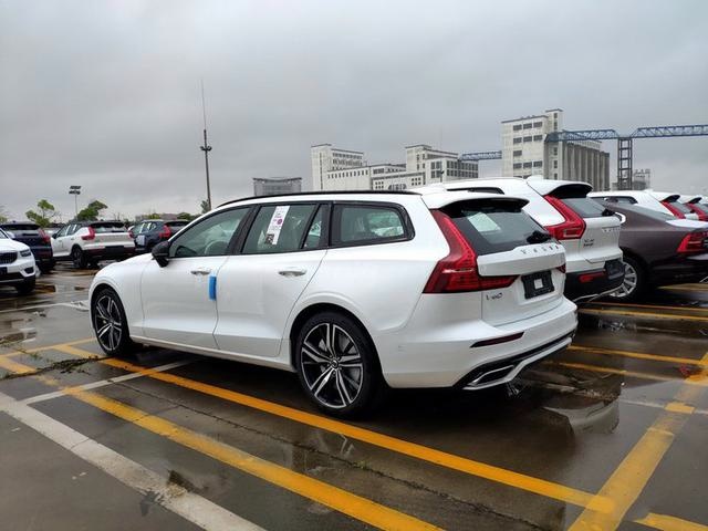 全新一代沃尔沃V60到港实拍！颜值倍增，网友：就等价格了