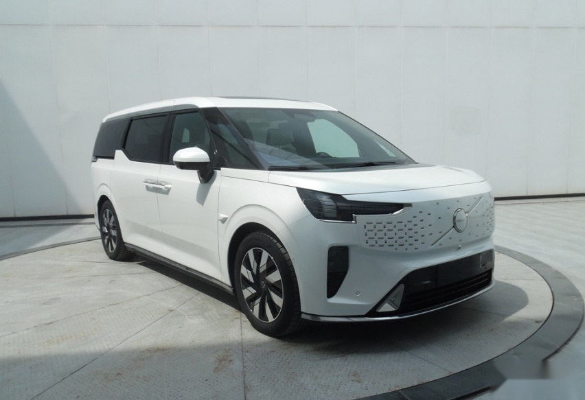 沃尔沃纯电MPV EM90 极氪009姐妹车型有自己风格