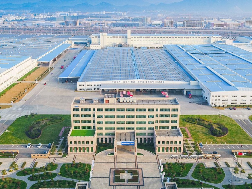 1.5吨铁锤4米高空自由摆动，侧击帝豪GL会怎么样？