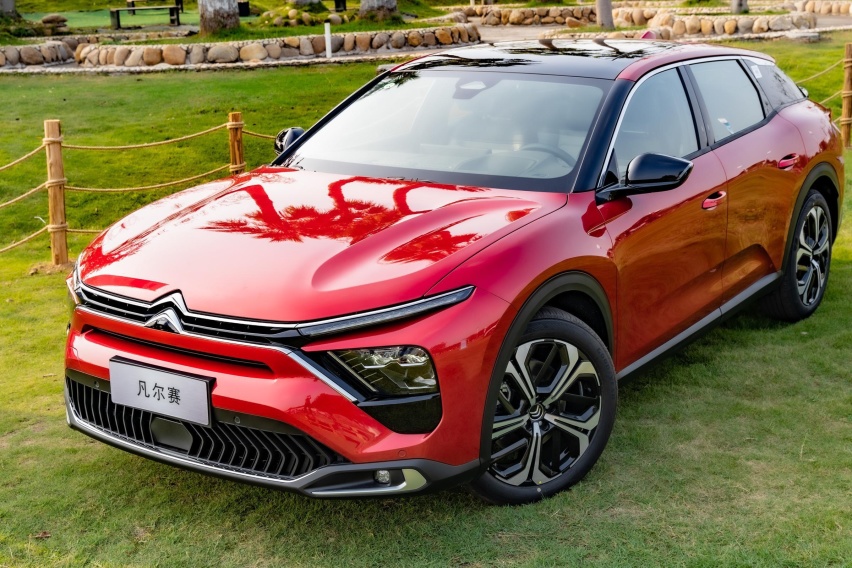 凡尔赛C5X:14.37万起售,标配19寸大轮毂,1.6T+8AT