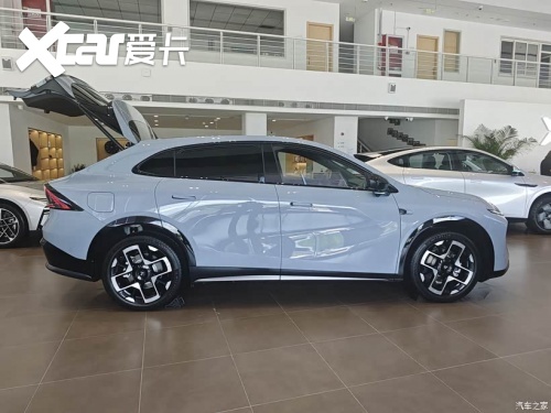 20万买哪款车超值?揭秘昊铂HT的标配与G7的选配艺术