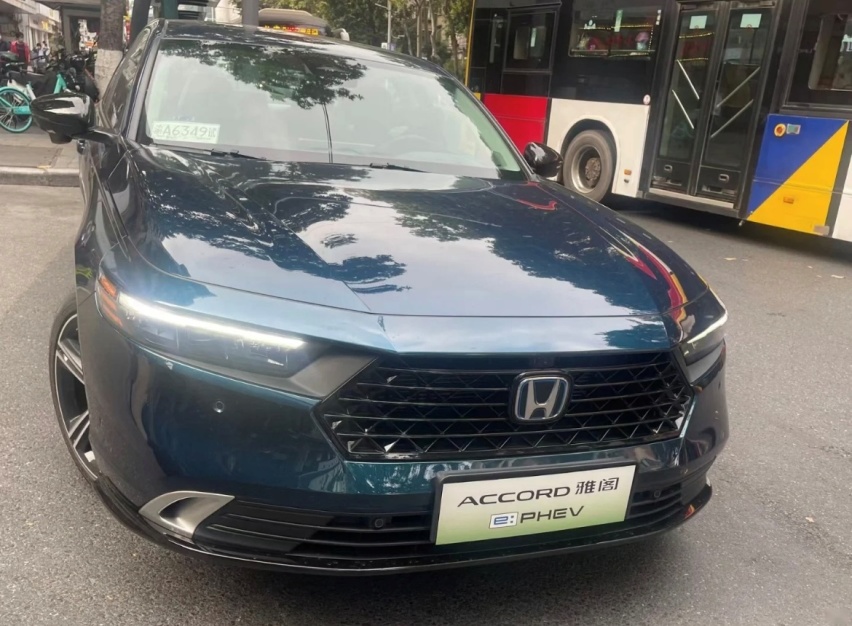 “绿牌”雅阁现身街头，配CarPlay+按键换挡，还看汉DM-i？