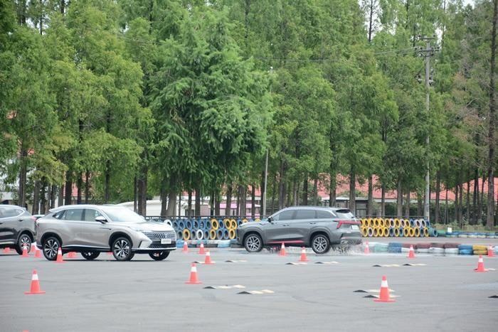 全新荣威RX5 场地对比别克昂科威 究竟谁的“威”力更大