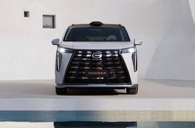 2.0T插混+鸿蒙座舱+乾崑智驾，宜商宜家的MPV之选，35.99万起