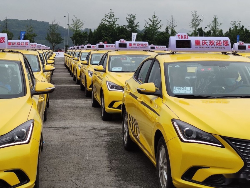 重庆“黄色法拉利”更新｜长安逸动EV460换电版，20秒即换电