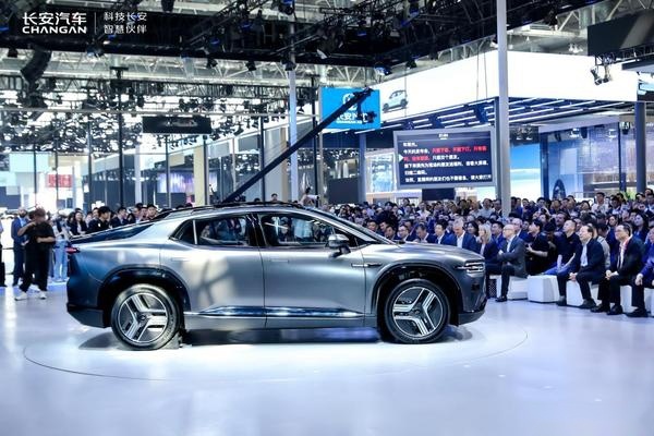 汽车人整活儿！长安启源E07，“一车抵多车”才是真正意义上的SUV