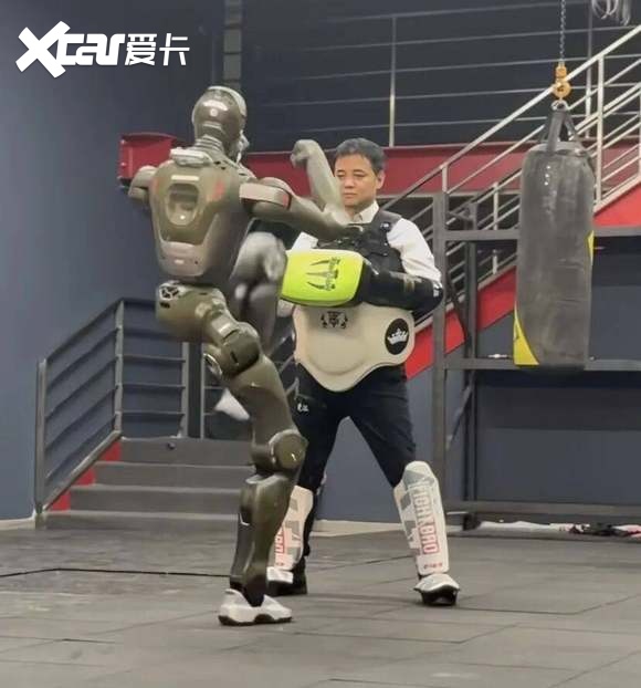 驭见25|中国车市年终观察之：机器人赛道“车”满为患