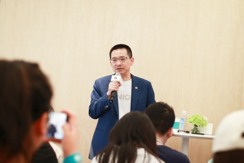蔚来展台上的BBA高管们