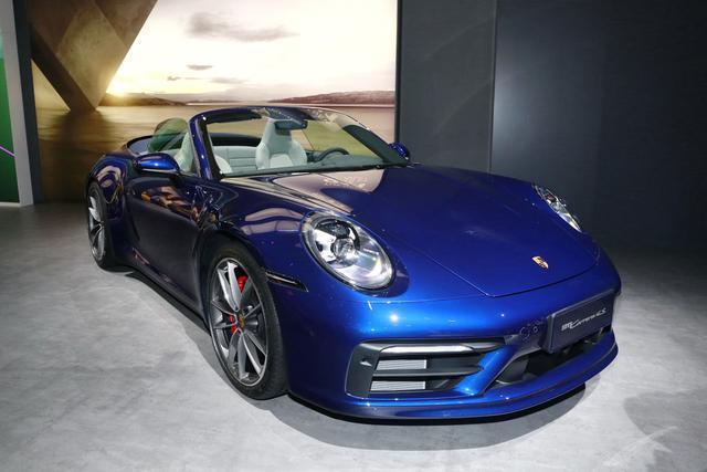全新保时捷911 Carrera 4S 最大马力309匹 零到百公里只需3.7秒