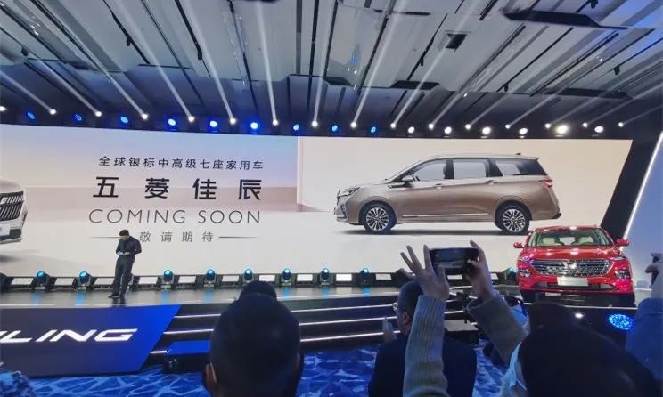 长安欧尚X7 PLUS红版上市、理想官宣全新旗舰定名L9…丨今日车闻