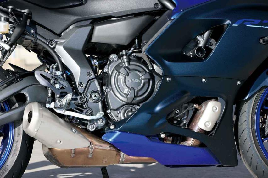 中排量性能街跑赛车，雅马哈YZF-R7详解，骑行舒适操控灵活