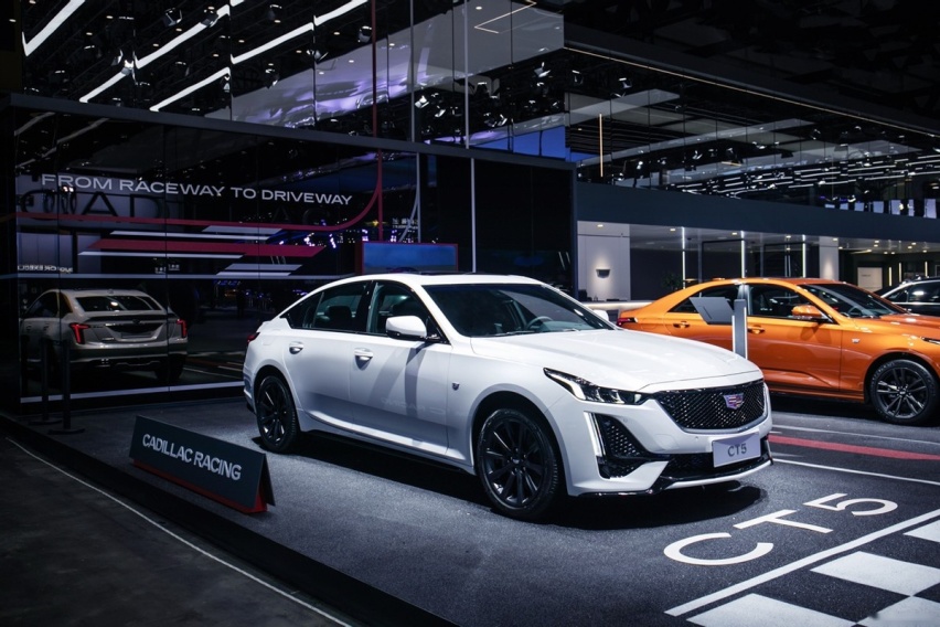 CT5尊贵型对比325 Li M运动套装版 谁才是同价位王者