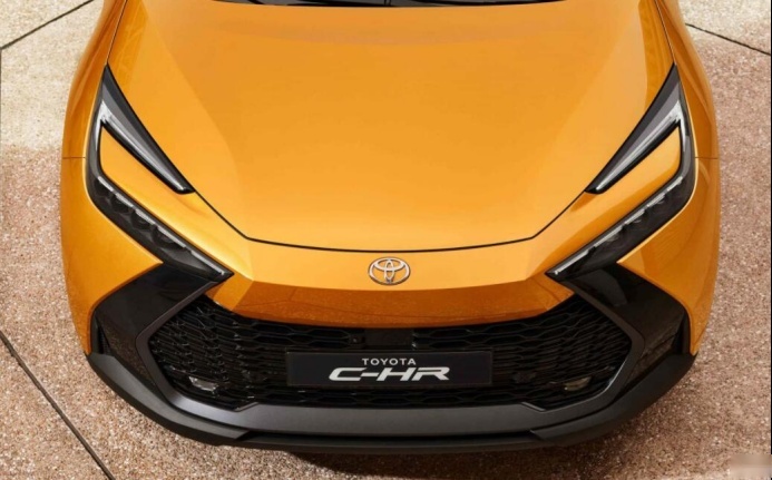 高颜值小型SUV！新增2.0L插混动力，丰田全新一代C-HR官图发布