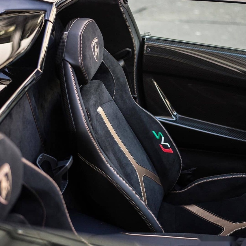 兰博基尼Aventador SVJ敞篷版实车街拍 犀利感