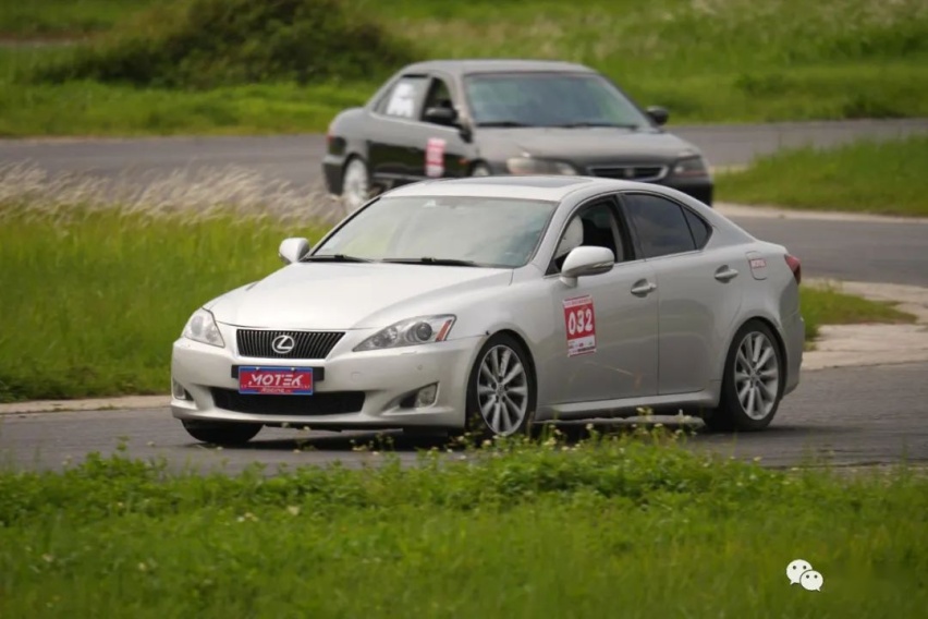 3.5 V6+后驱的雷克萨斯IS300，雷车也能玩出