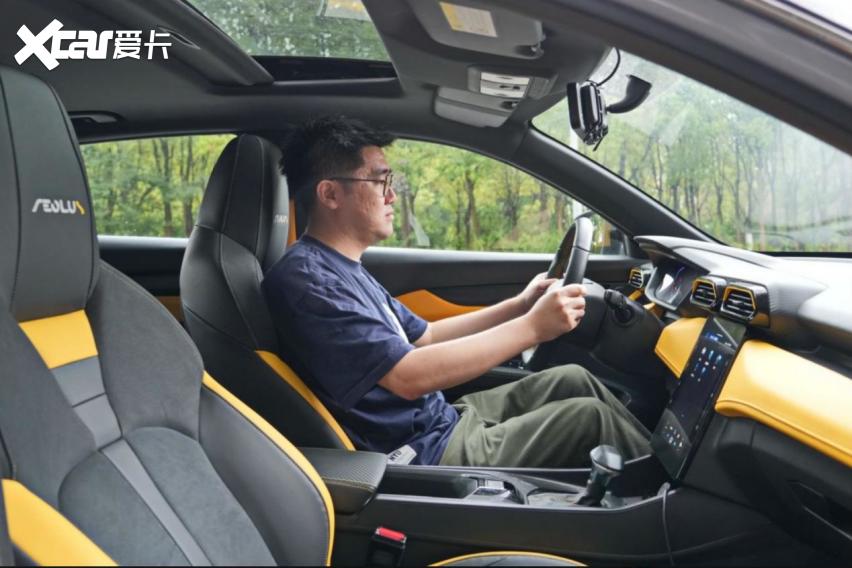 预算8万买运动轿跑，全新奕炫马赫版PK逸动PLUS，谁更适合年轻人？