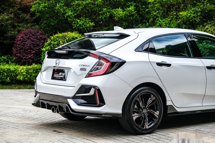 万众期待最强两厢，试驾本田思域Hatchback