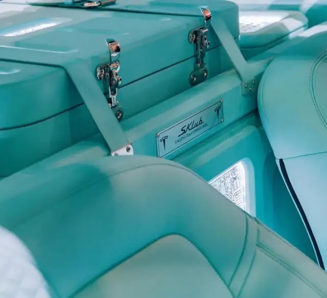 30万的特斯拉Model 3改成千万神车奔驰300SL，看完心动了！