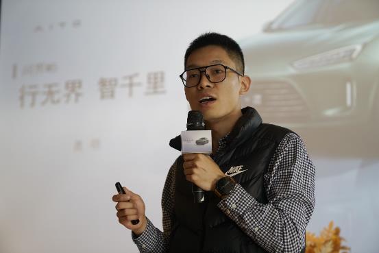AITO问界M5登陆昆明 车迷抢先试驾