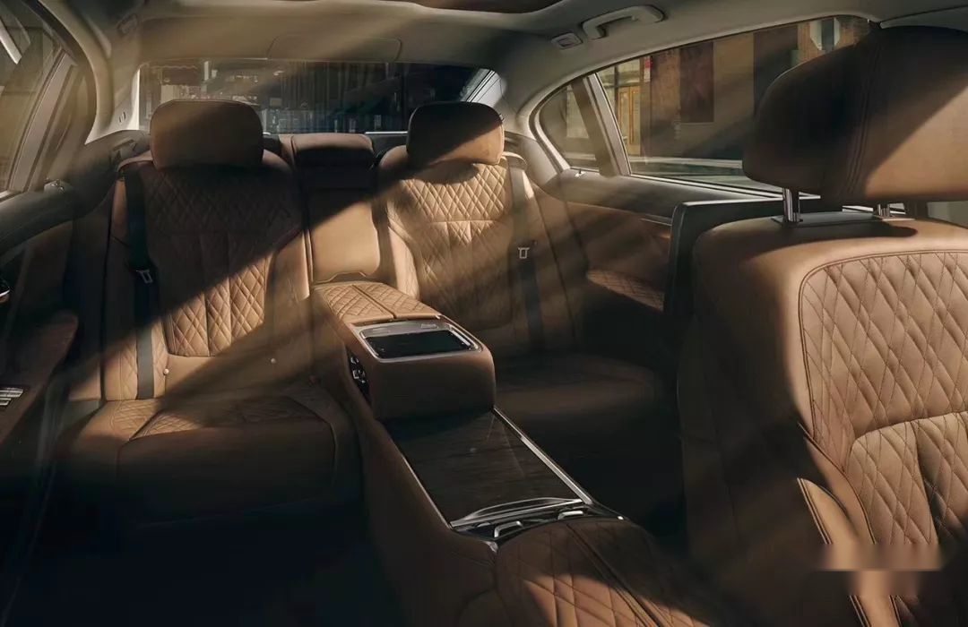 深受国人喜爱的新BMW 7系即将登场，个性化定制是最大亮点