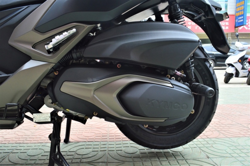 “进口”贵一万多值吗？光阳赛艇S400台产版解析
