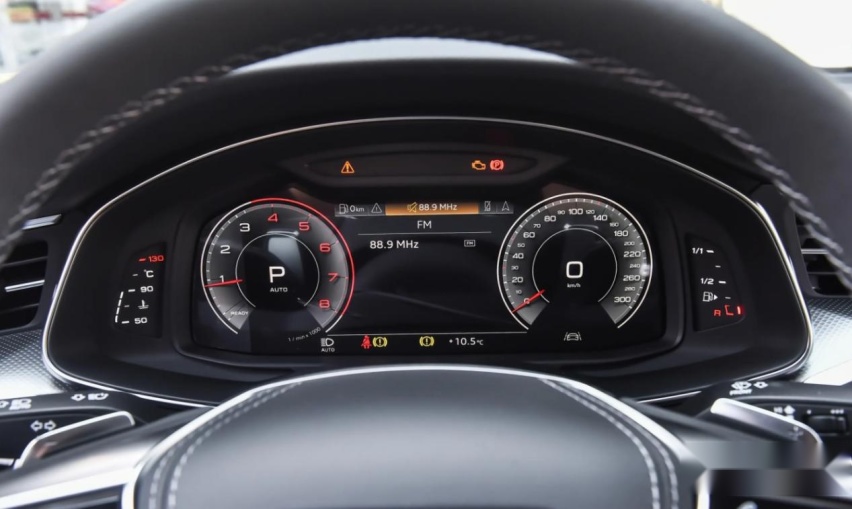 2024款上汽奥迪A7L，空气悬挂+后轮转向，3.0T V6发动机