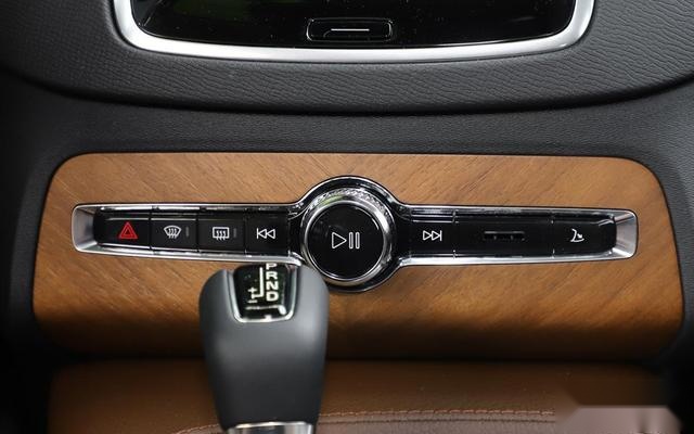 沃尔沃XC90现不足50万，降价超16万元，还老盯着BBA？