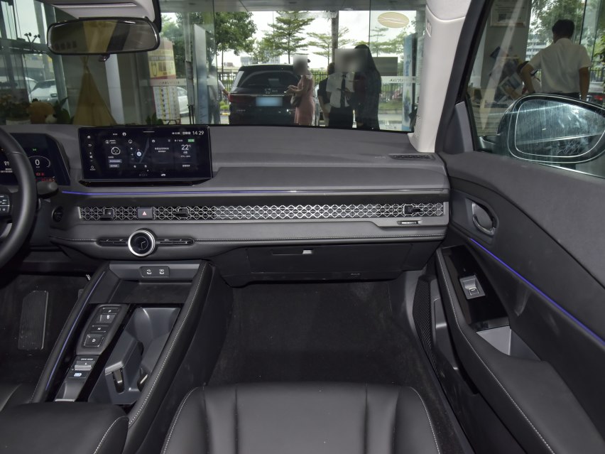 汉DM-i荣耀版对比雅阁e:PHEV，你更喜欢哪一款？